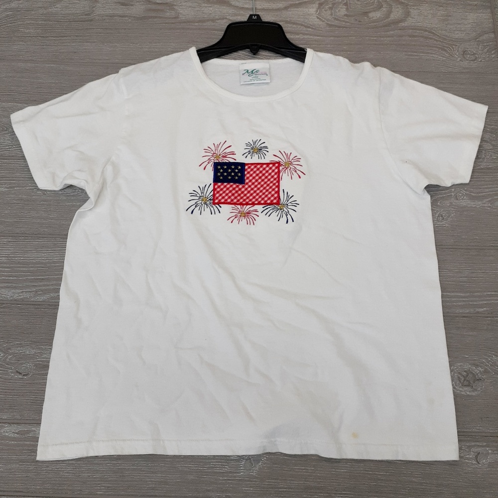 3/$20 M&C Sportswear women's flag t shirt L